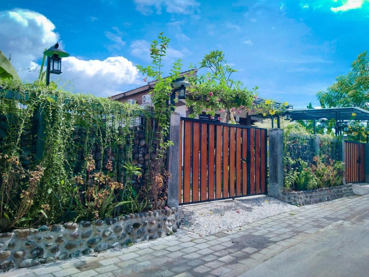 Inn House Homestay Dadapan Exterior foto